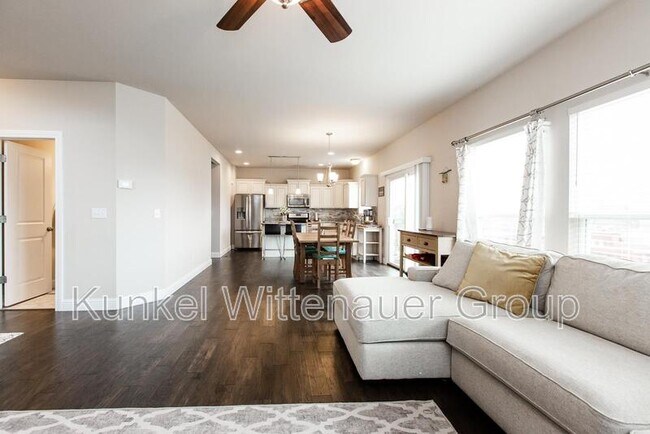 Building Photo - 2724 Ambridge Dr