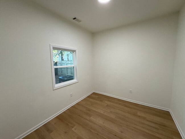 Building Photo - 3Bed 2Bath Home