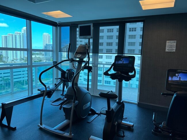 Building Photo - 950 Brickell Bay Dr