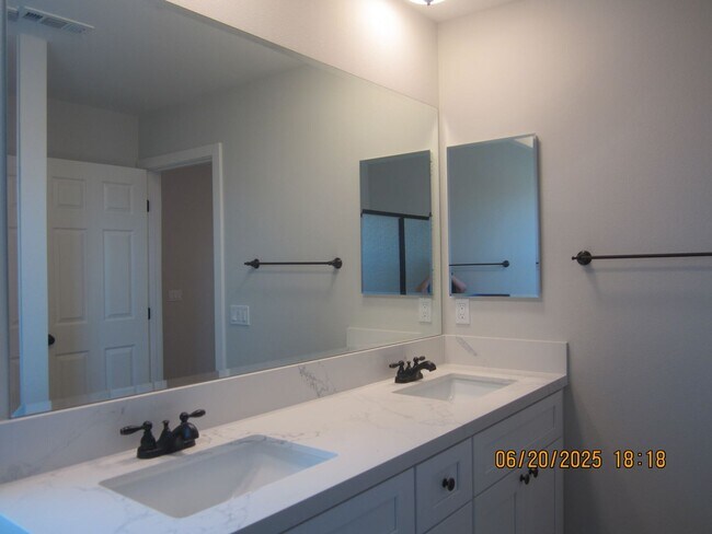Building Photo - BRAND NEW HOME