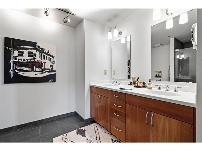 Building Photo - 401 N 2nd St