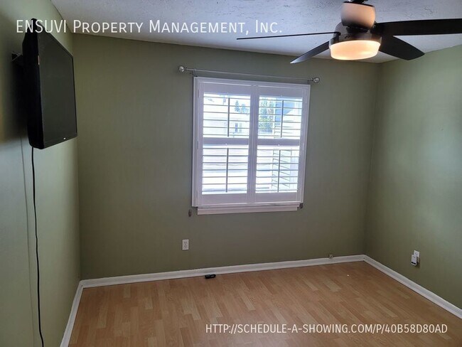 Building Photo - 14220 N Bayshore Dr