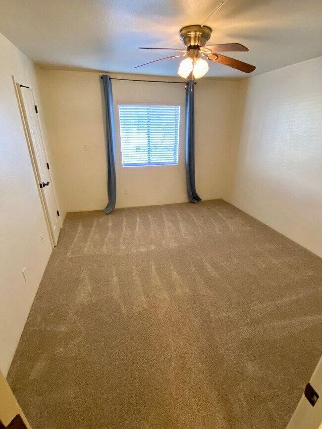 Building Photo - Upgraded Condo near Oldtown