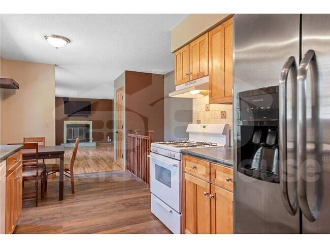 Building Photo - Available 11/1 - very well maintained 4 be...