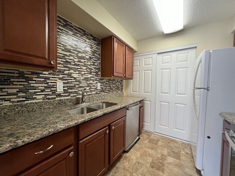 Building Photo - 506 Orange Dr