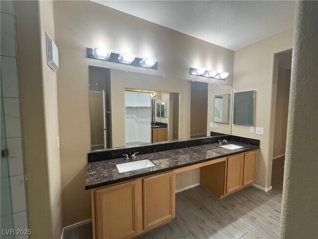 Building Photo - 673 Peachy Canyon Cir