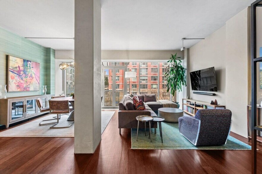 Building Photo - 519 W 23rd St