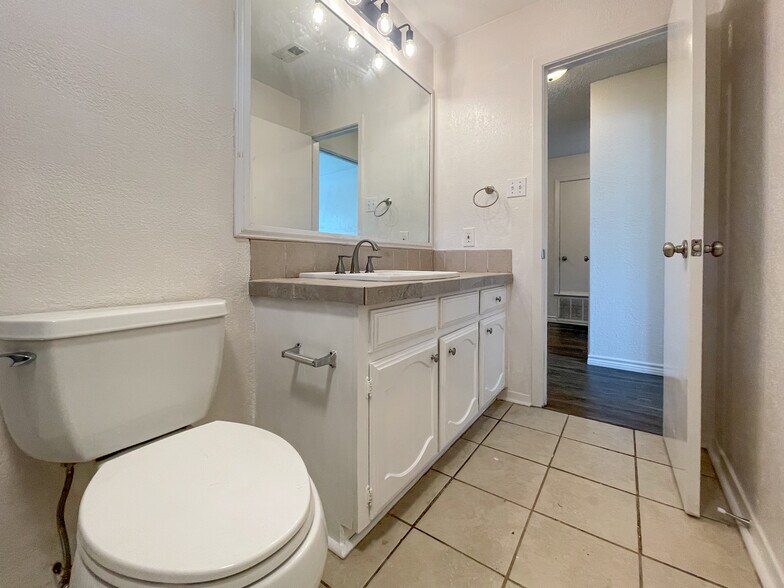 Building Photo - 312 Cedarwood Ln