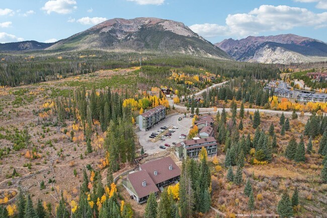 Building Photo - Serenity and Views with this 3 bedroom/3Bathroom Townhome in Buffalo Ridge