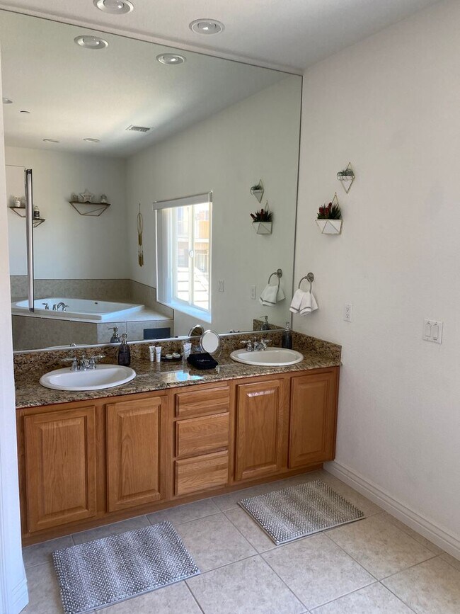 Building Photo - 3 BR + Bonus, Fully furnished, Includes Ut...