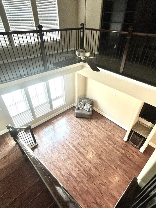 Building Photo - 1049 W 22nd St