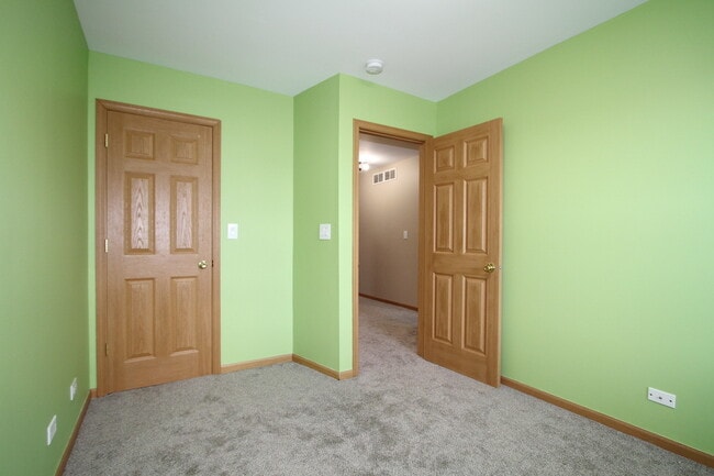 Building Photo - 2534 Hillsboro Blvd