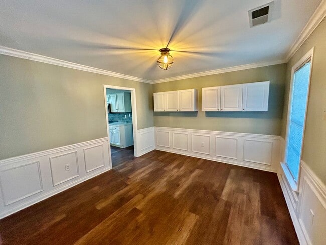 Building Photo - Spacious 4 Bed 2.5 Bath In Lexington!