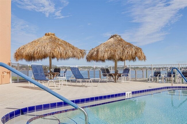 Building Photo - 7430 Sunshine Skyway Ln S