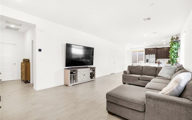 Building Photo - 9398 Noble Fir Rdg Ave