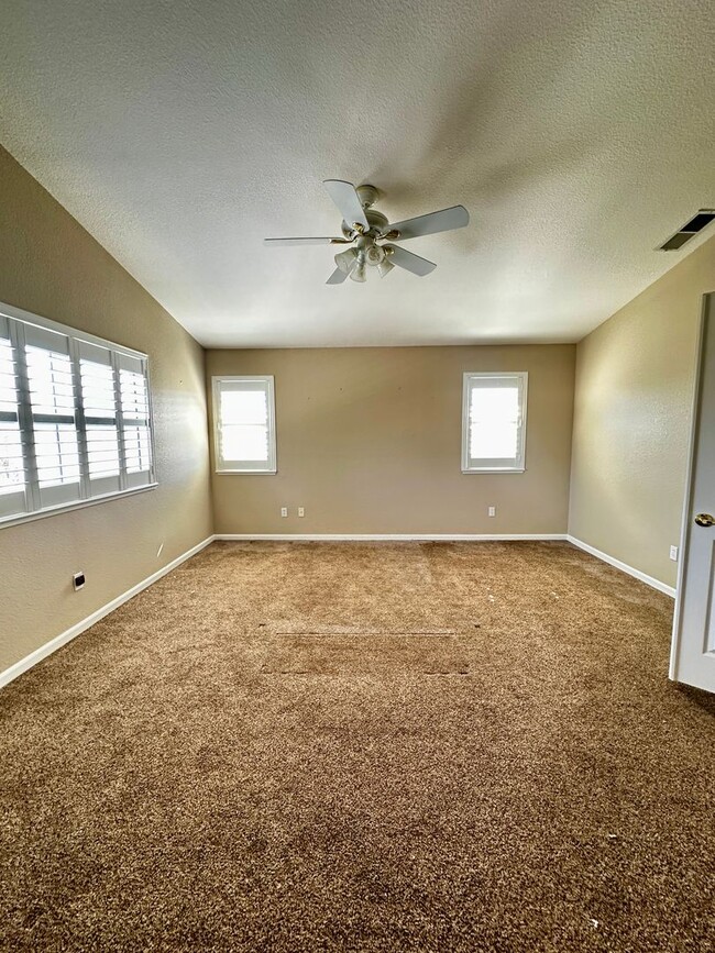 Building Photo - Beautiful 4-Bedroom Home in Mace Ranch