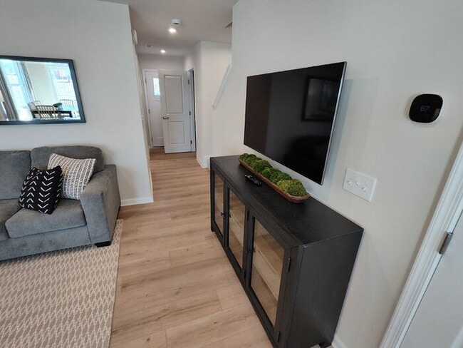 Building Photo - 104 Filly Ln