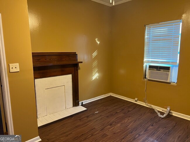 Building Photo - 2011 Albany St