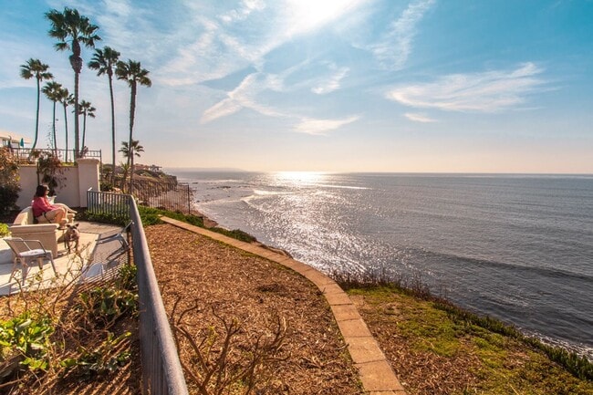Building Photo - Charming 3 Bed/2 Bath Home in Bird Rock/ La Jolla- 1 Block from the Ocean!