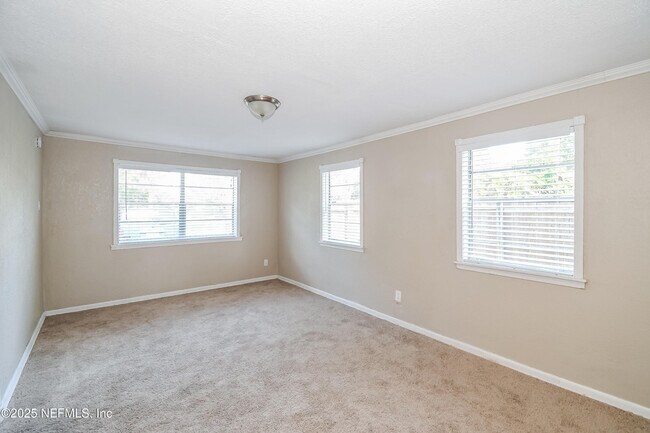 Building Photo - 6430 Lucente Dr