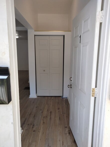 Front door entrance - 4203 W Maypole Ave