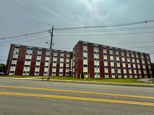 Building Photo - 215 Winter St