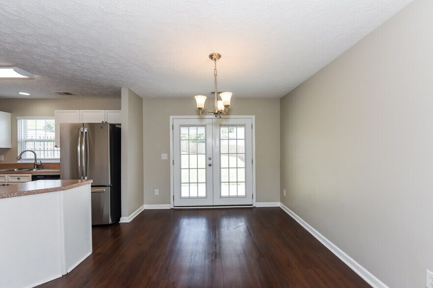 Building Photo - 1689 Comanche Run