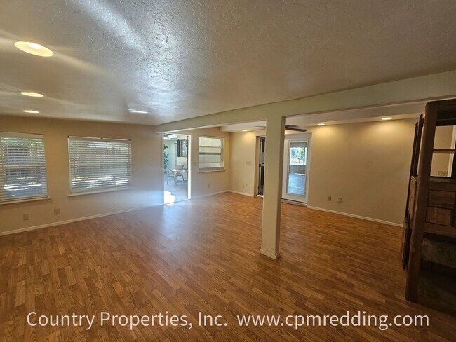 Building Photo - Spacious House with Landscaper Included Av...