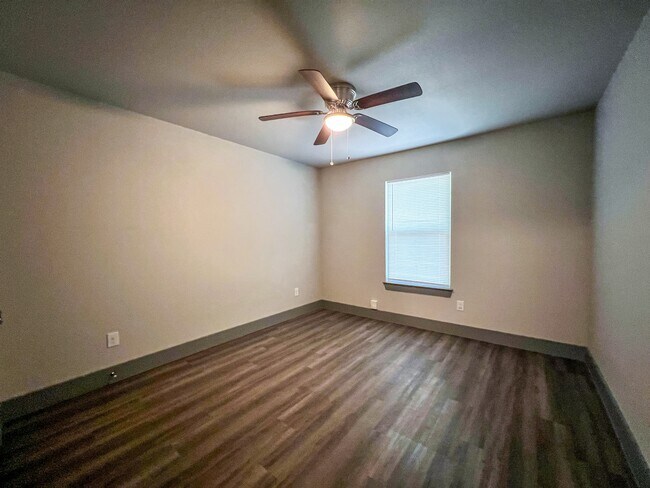 Building Photo - 1518 Eichen Rd