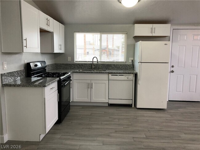 Building Photo - 5813 Evergreen Ave