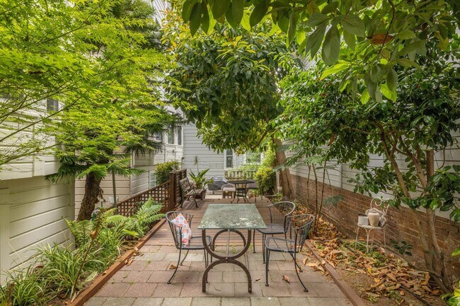 Building Photo - Pacific Heights: Updated Condo w/ Enchanti...