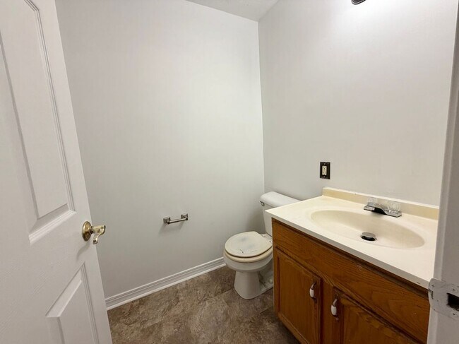 Building Photo - 116 T-Bird Ln