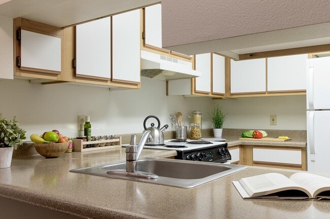 Building Photo - Goose Hollow Plaza