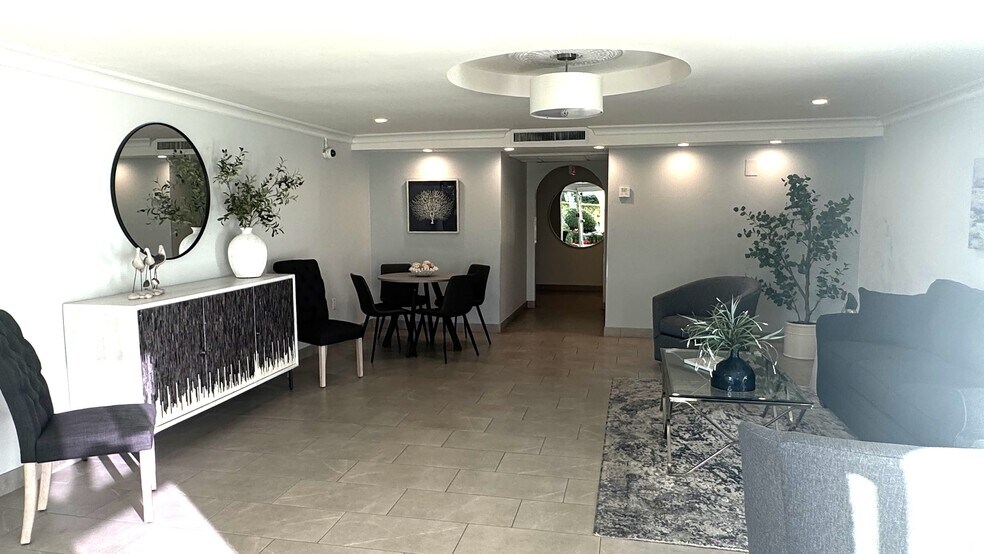 Building Photo - 951 De Soto Rd