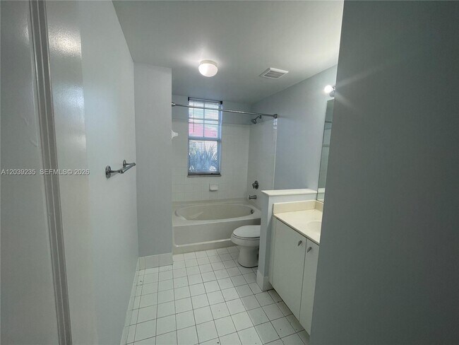 Building Photo - 6020 W Sample Rd