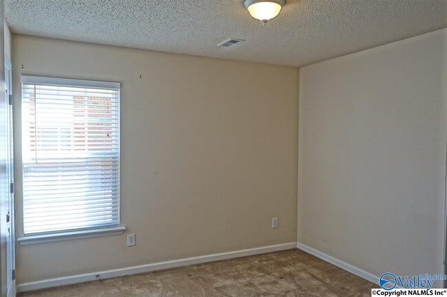 Building Photo - 106 NW Wittington Ln