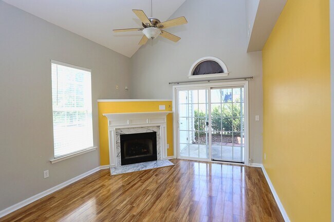 Building Photo - 915 Cinnamon Dr