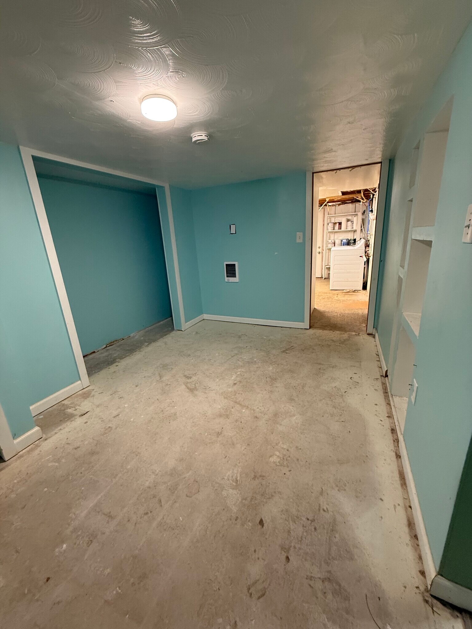 Building Photo - 6820 Rowe Dr