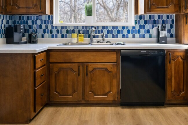 Building Photo - 170 E 100 N