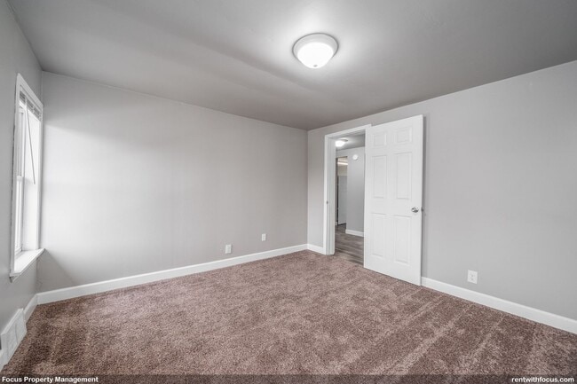 Building Photo - 854 2nd St