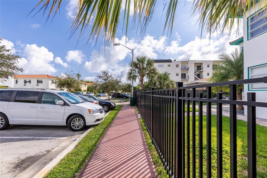 Building Photo - 1982 Marseille Dr