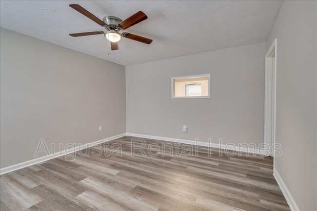 Building Photo - 3603 Columbine Dr
