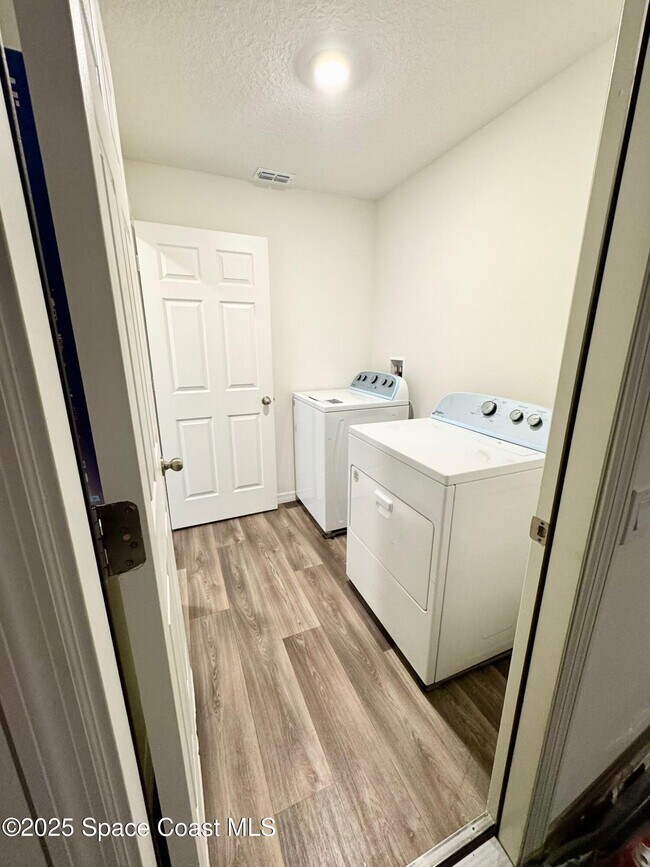 Building Photo - 2910 San Filippo Dr SE