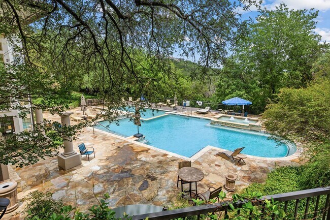 Building Photo - Amazing 1 bedroom, 1 bathroom Condo in Montevista!