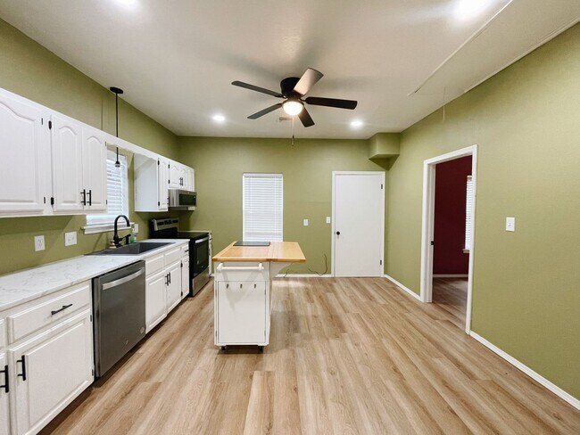 Building Photo - Beautiful 2 bedroom in Collinsville