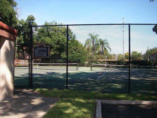 Building Photo - Available for move in February 2026!! Nice corner 2bed/2bath condo on 2nd floor with a spacious b...