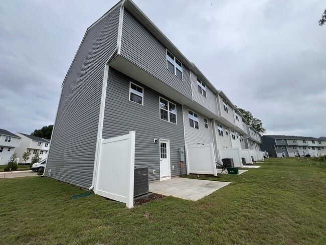 Building Photo - 7102 Capstan Ter