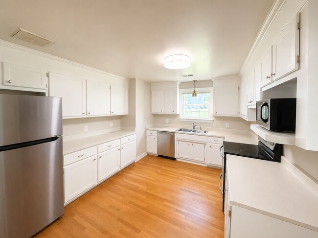 Building Photo - 37 Carriage Dr
