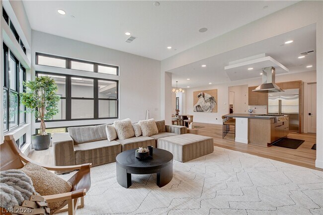 Building Photo - 779 Willits St