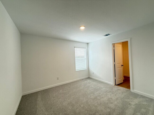 Building Photo - Brand New Lennar Home | 4 Bed | 3.5 Bath |...